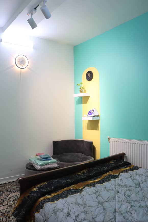 گوشه اتاق فیروزه‌ای