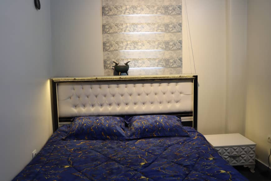 تخت لمسه‌دوزی شده