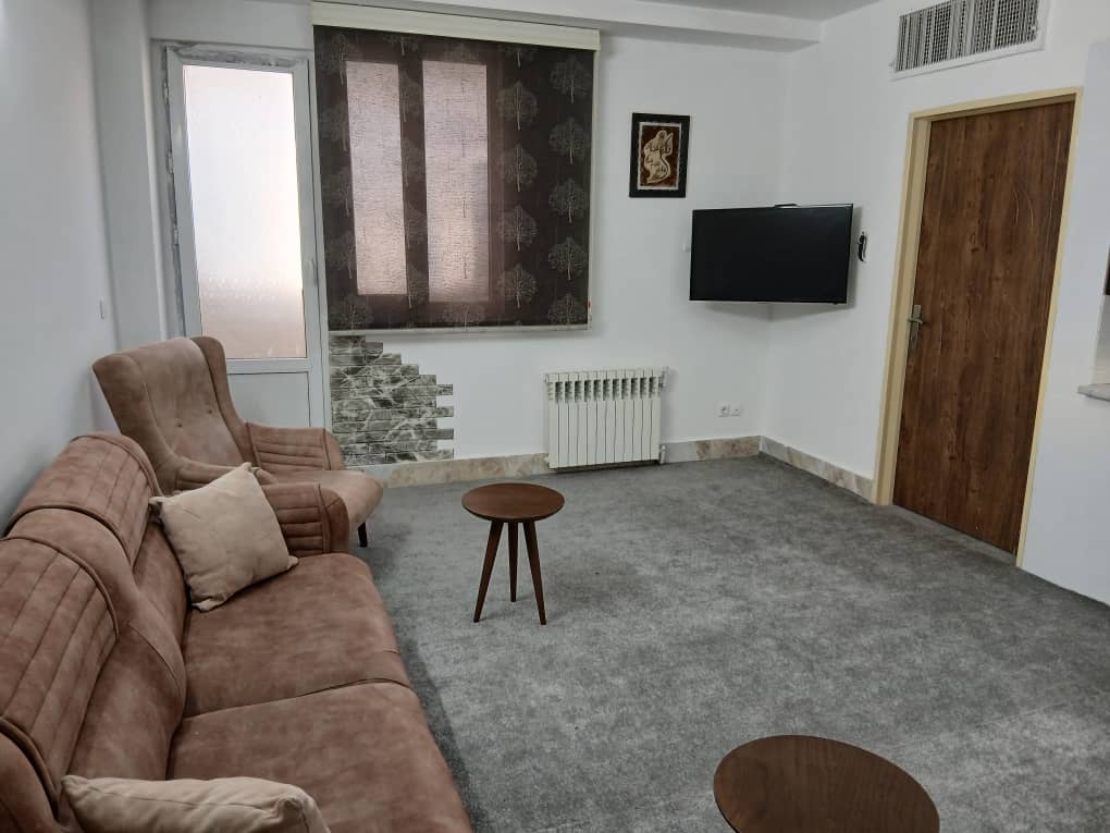 تلویزیون و بالکن