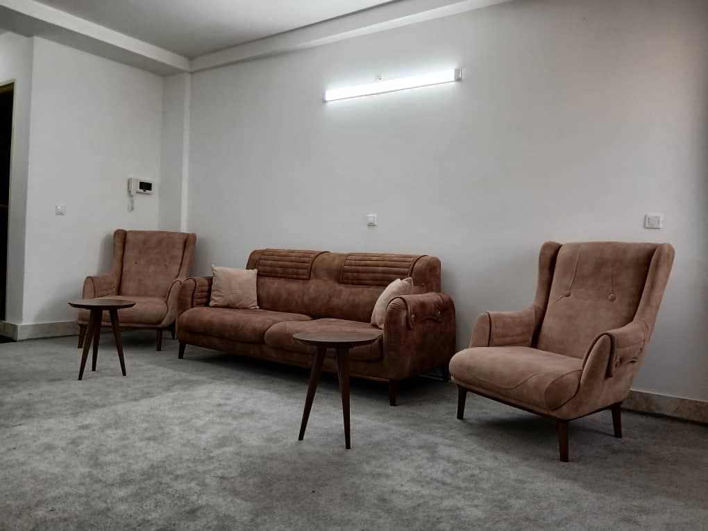 سالن پذیرایی با مبل راحت